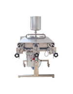 Μπροστινή όψη του Γεμιστικού Μηχανήματος με τρεις κεφαλές και το INOX καπάκι προστασίας πάνω από τις ογκομετρικές κεφαλές.